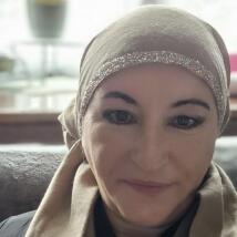 Amira52  
